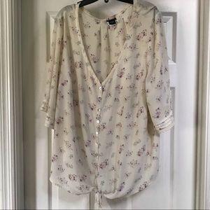 Torrid tie-front button up 3/4 bell-sleeve…